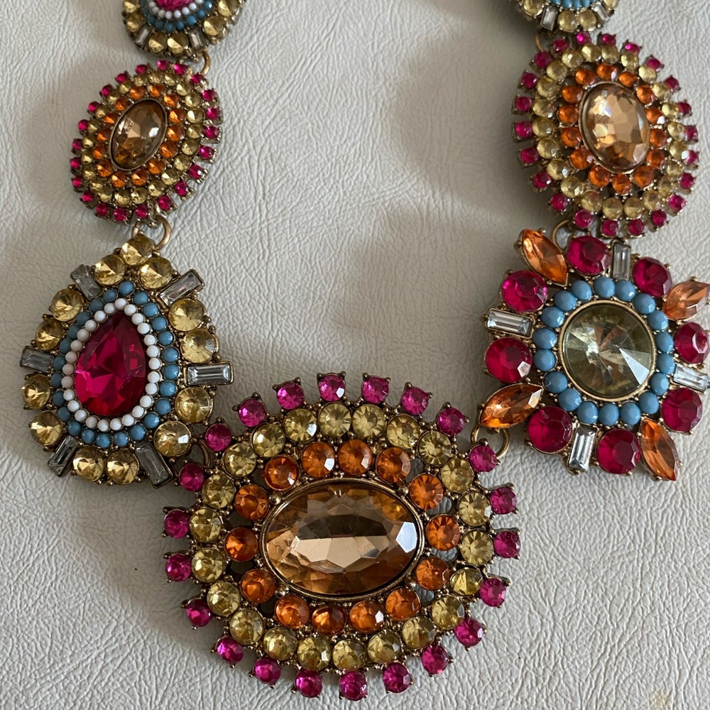 STATEMENT COSTUME NECKLACE